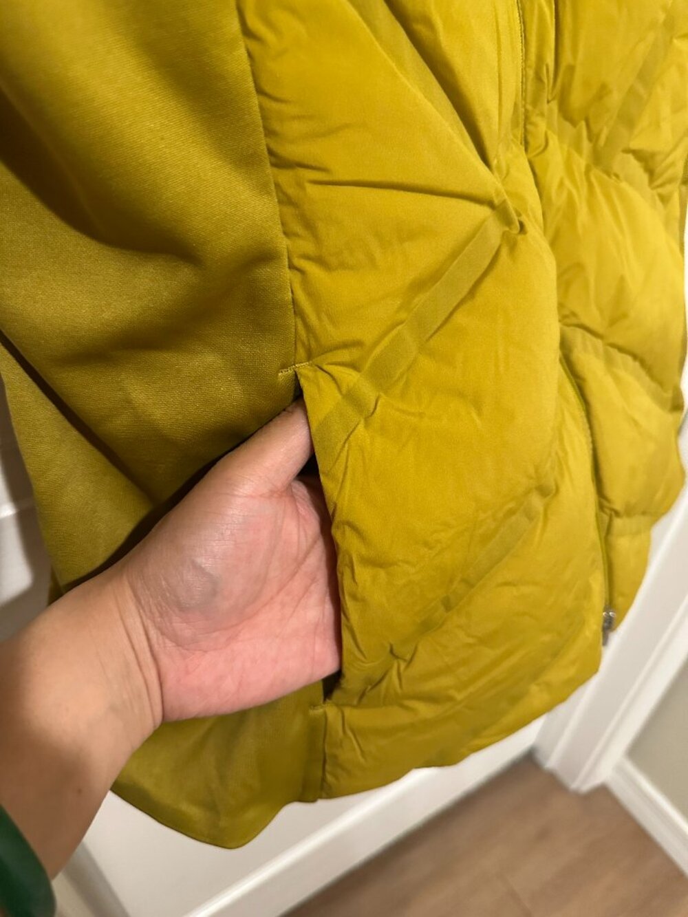 Athleta Inlet Puffer Vest - Size M - Picture 4 of 5